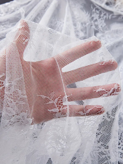 Viktoria | Spitzen Body mit tiefem Ausschnitt